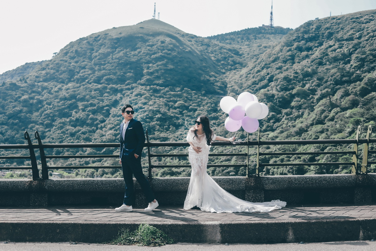 輕婚紗 首選唯你婚紗，台北婚紗 中最推薦的高質感 婚紗照，拍婚紗 優惠實在，給新人最幸福的 輕婚紗 體驗，客製化 婚紗攝影 包套，網路評價一致好評 婚紗價格 最透明的 婚紗攝影 團隊，實現您夢幻婚禮就在唯你 婚紗攝影。