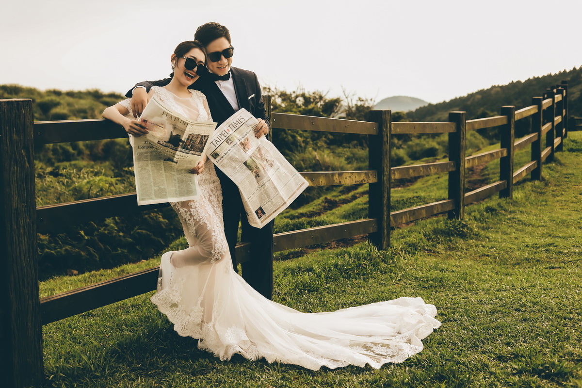 輕婚紗 首選唯你婚紗，台北婚紗 中最推薦的高質感 婚紗照，拍婚紗 優惠實在，給新人最幸福的 輕婚紗 體驗，客製化 婚紗攝影 包套，網路評價一致好評 婚紗價格 最透明的 婚紗攝影 團隊，實現您夢幻婚禮就在唯你 婚紗攝影。