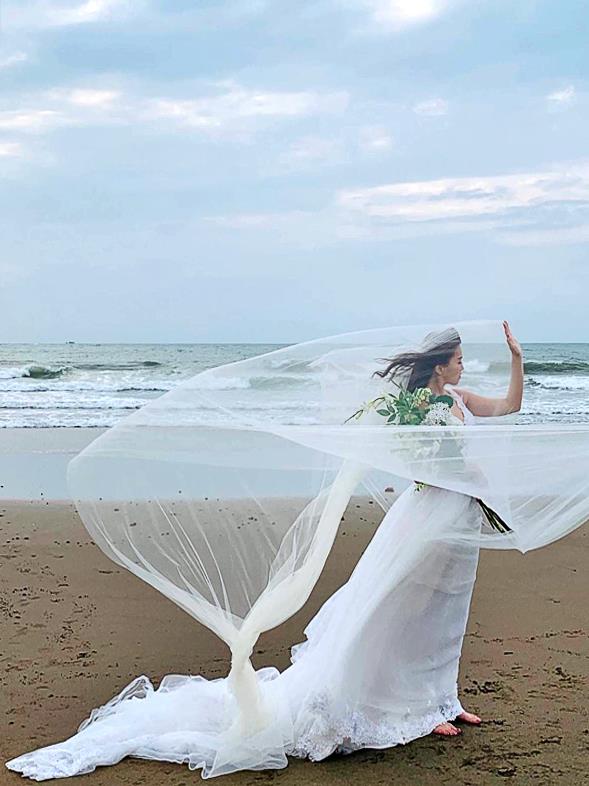 輕婚紗 首選唯你婚紗，台北婚紗 中最推薦的高質感 婚紗照，拍婚紗 優惠實在，給新人最幸福的 輕婚紗 體驗，客製化 婚紗攝影 包套，網路評價一致好評 婚紗價格 最透明的 婚紗攝影 團隊，實現您夢幻婚禮就在唯你 婚紗攝影。