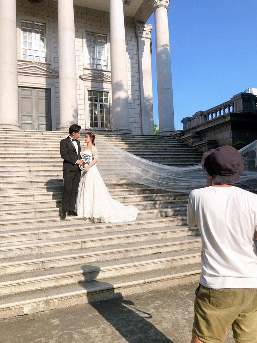 輕婚紗 首選唯你婚紗，台北婚紗 中最推薦的高質感 婚紗照，拍婚紗 優惠實在，給新人最幸福的 輕婚紗 體驗，客製化 婚紗攝影 包套，網路評價一致好評 婚紗價格 最透明的 婚紗攝影 團隊，實現您夢幻婚禮就在唯你 婚紗攝影。