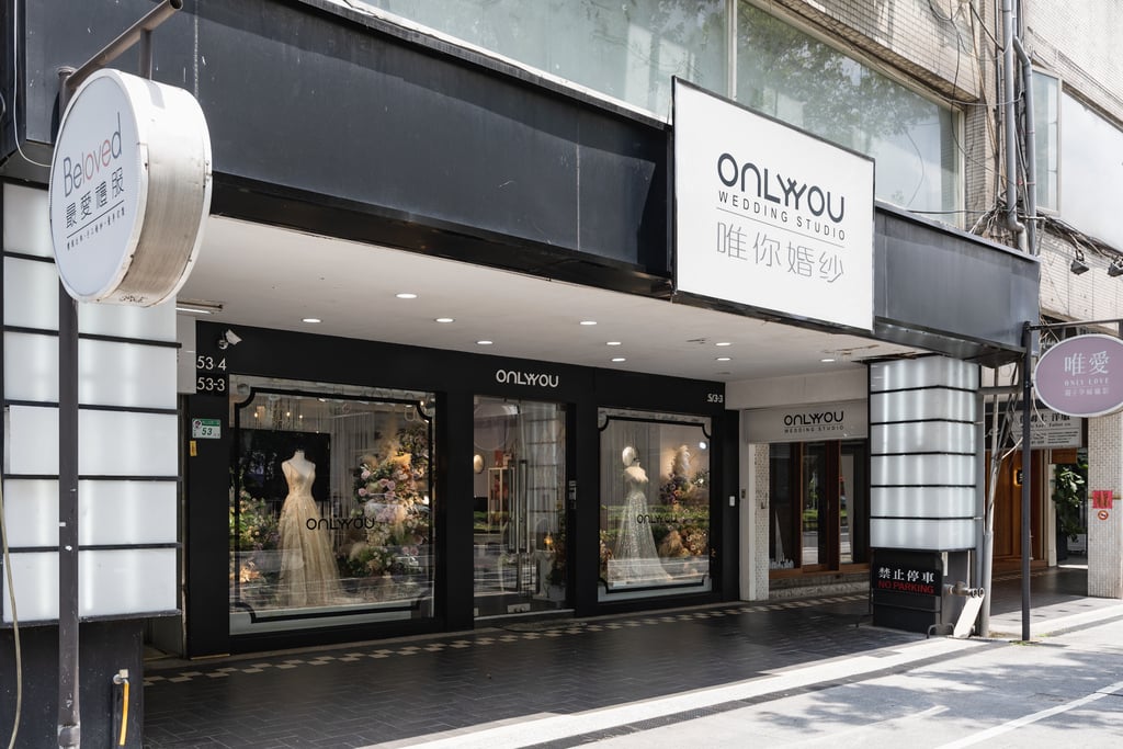 原來選婚紗也能像挑時裝一樣輕鬆自在愉快、挑到欲罷不能！