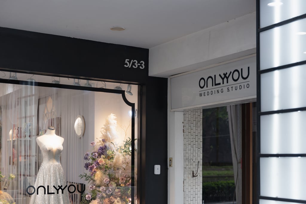 原來選婚紗也能像挑時裝一樣輕鬆自在愉快、挑到欲罷不能！