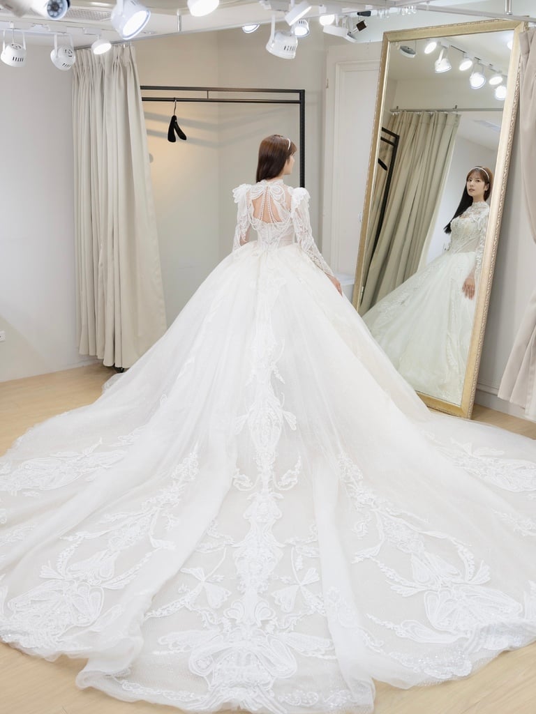 原來選婚紗也能像挑時裝一樣輕鬆自在愉快、挑到欲罷不能！