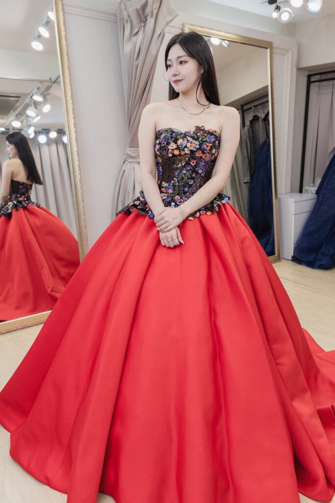 唯美華麗，夢幻如你：唯你婚紗，演繹永恆愛戀的優雅詩篇