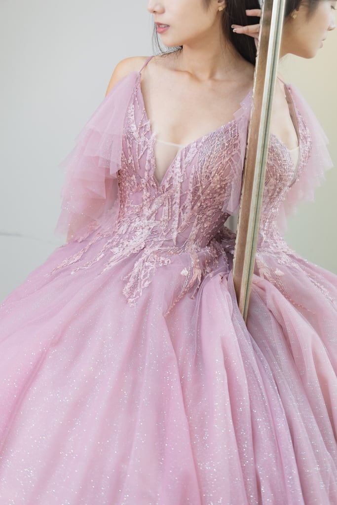 原來選婚紗也能像挑時裝一樣輕鬆自在愉快、挑到欲罷不能！