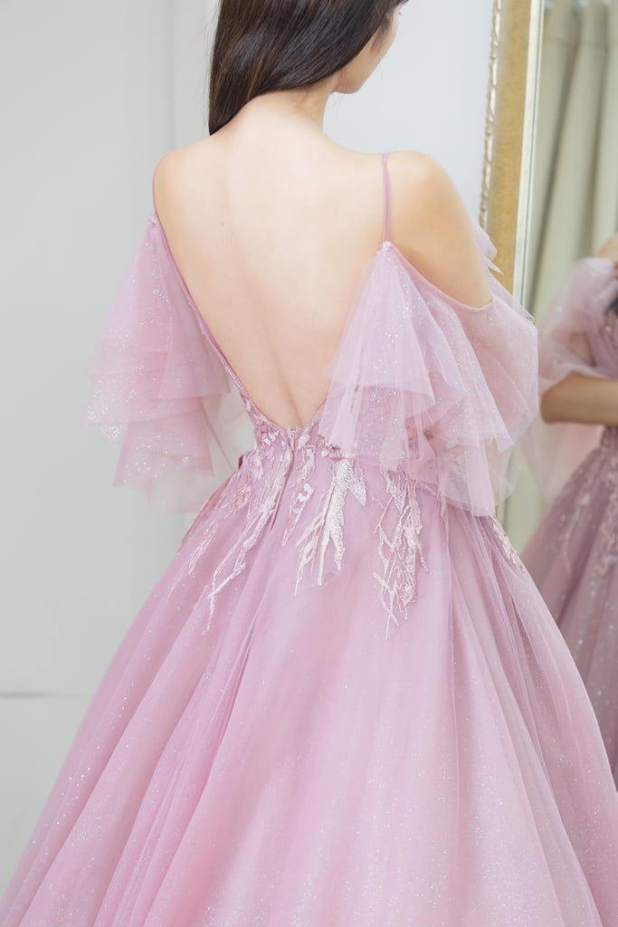 原來選婚紗也能像挑時裝一樣輕鬆自在愉快、挑到欲罷不能！