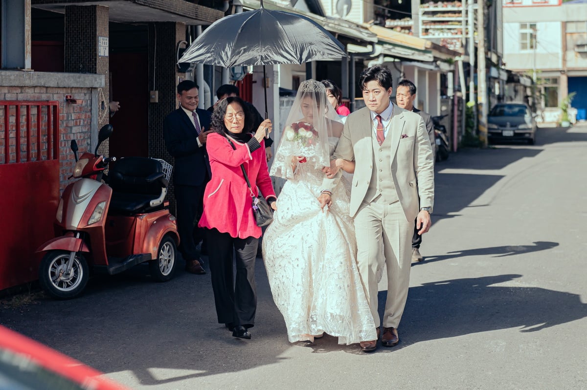 婚禮小知識 - 迎娶該拿米篩? 還是黑傘?