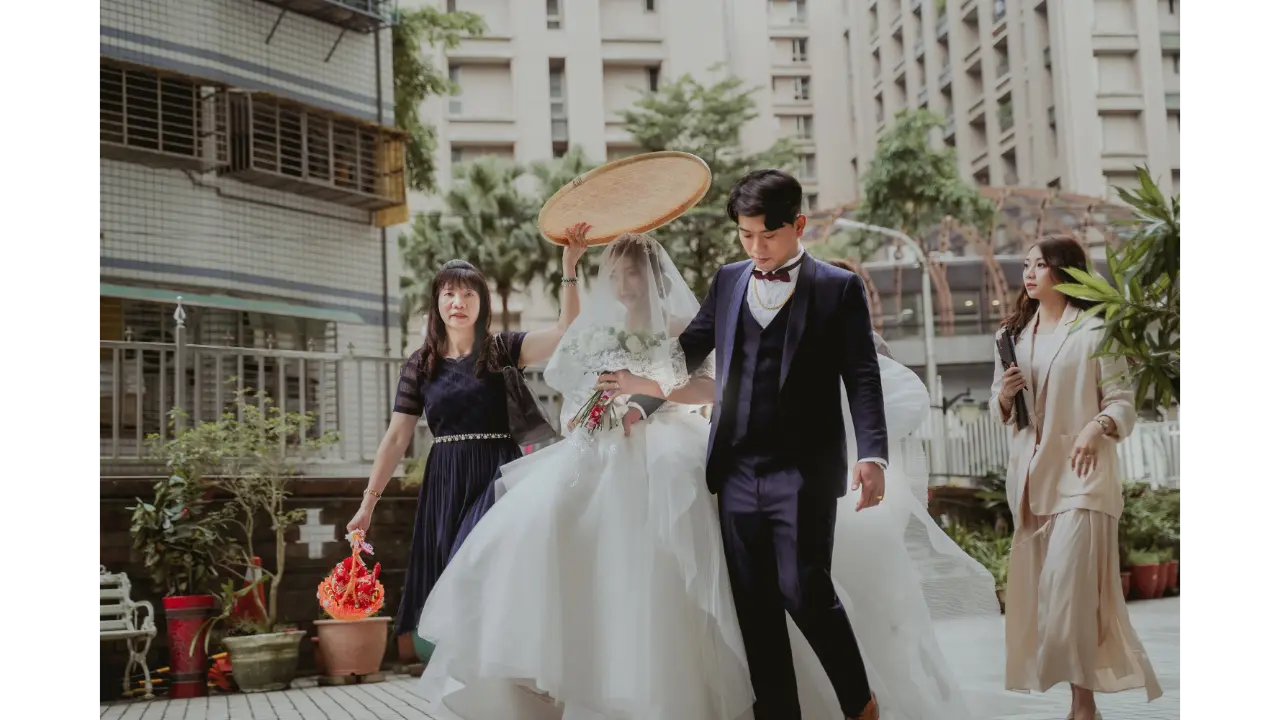 婚禮小知識 - 迎娶該拿米篩? 還是黑傘?