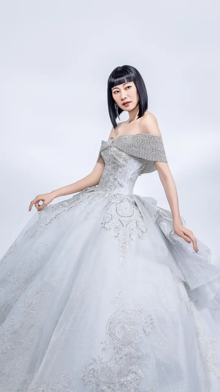 銀燼孤星白紗禮服