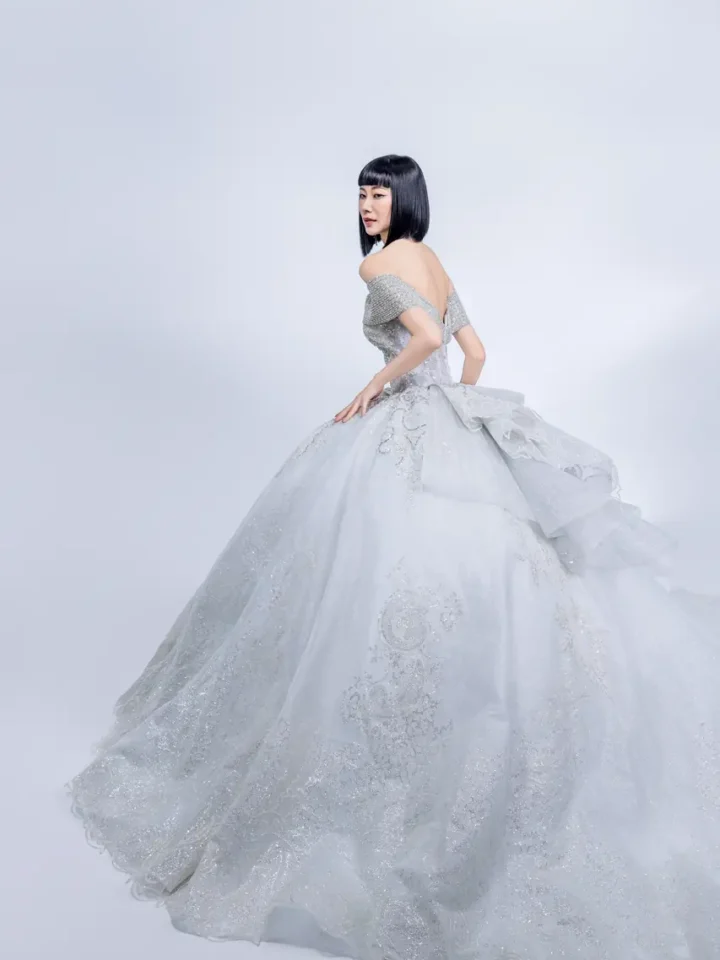 銀燼孤星白紗禮服