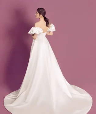 靜語輪廓白紗禮服