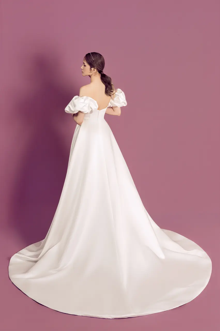 靜語輪廓白紗禮服