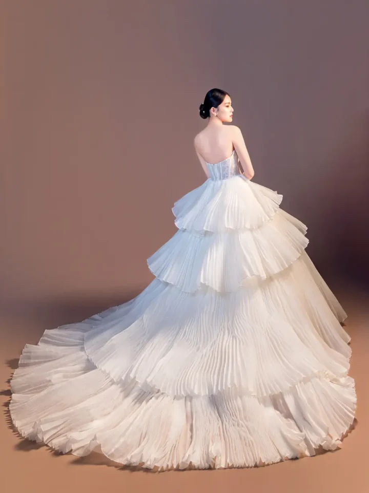 極簡高領輕婚紗