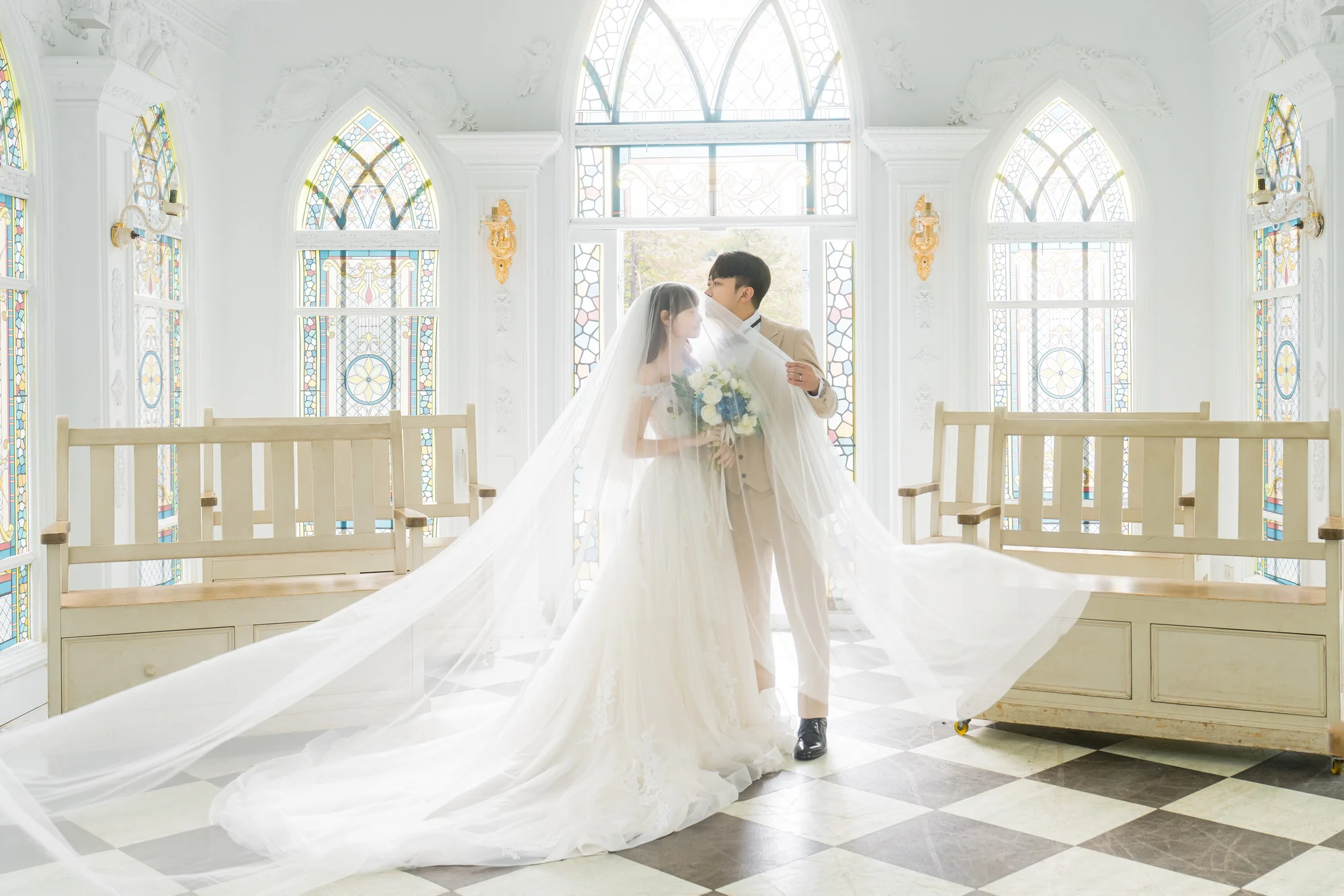 客製化婚紗體驗，拍出專屬於你們的風格