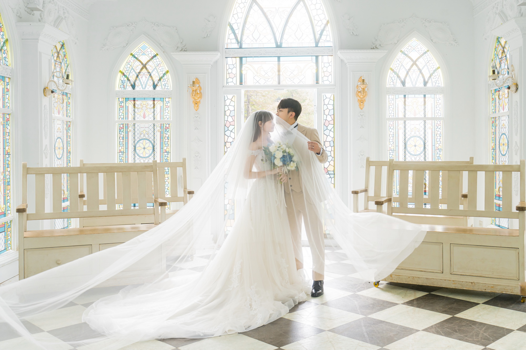 客製化婚紗體驗，拍出專屬於你們的風格